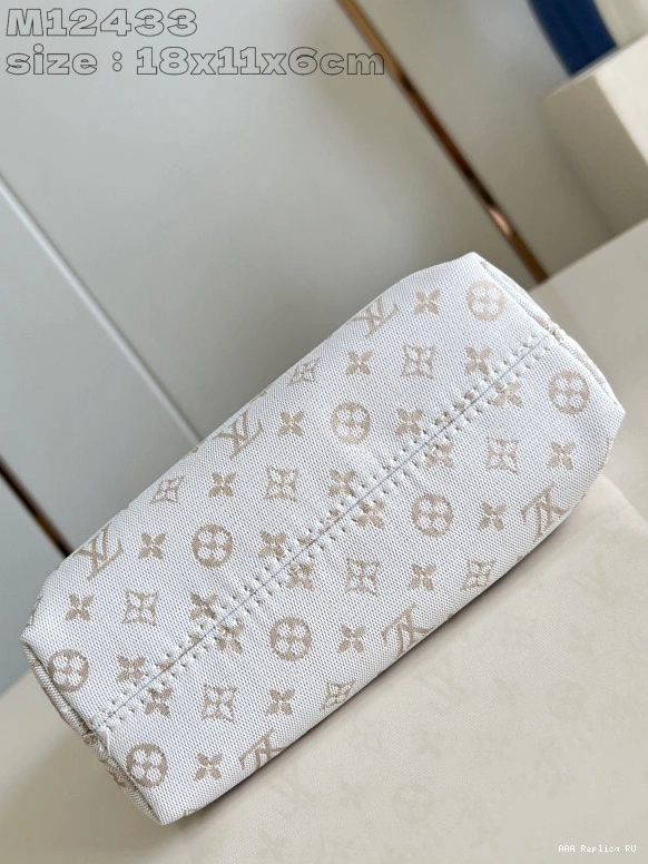 Aaa replica bags Vuitton Louis Hills Pochette 0815